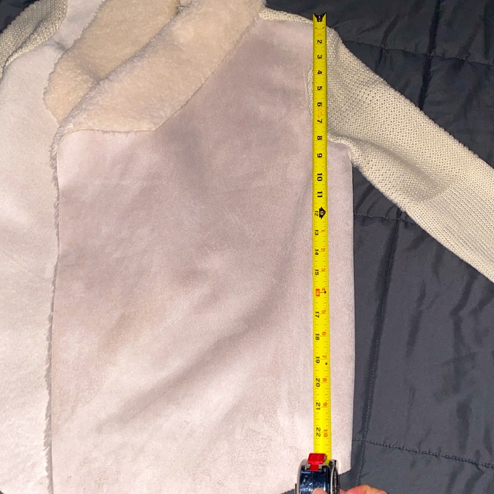 Chelsea & Theodore Faux Fur Wrap Cream Knit - Picture 15 of 16